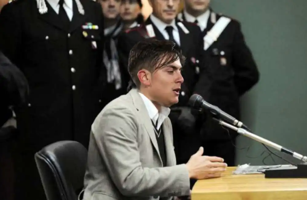 meme su dybala che testimonia sulla juve