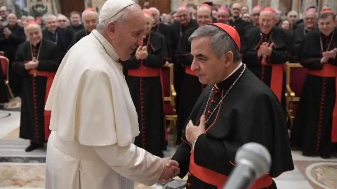 papa francesco e il cardinale becciu