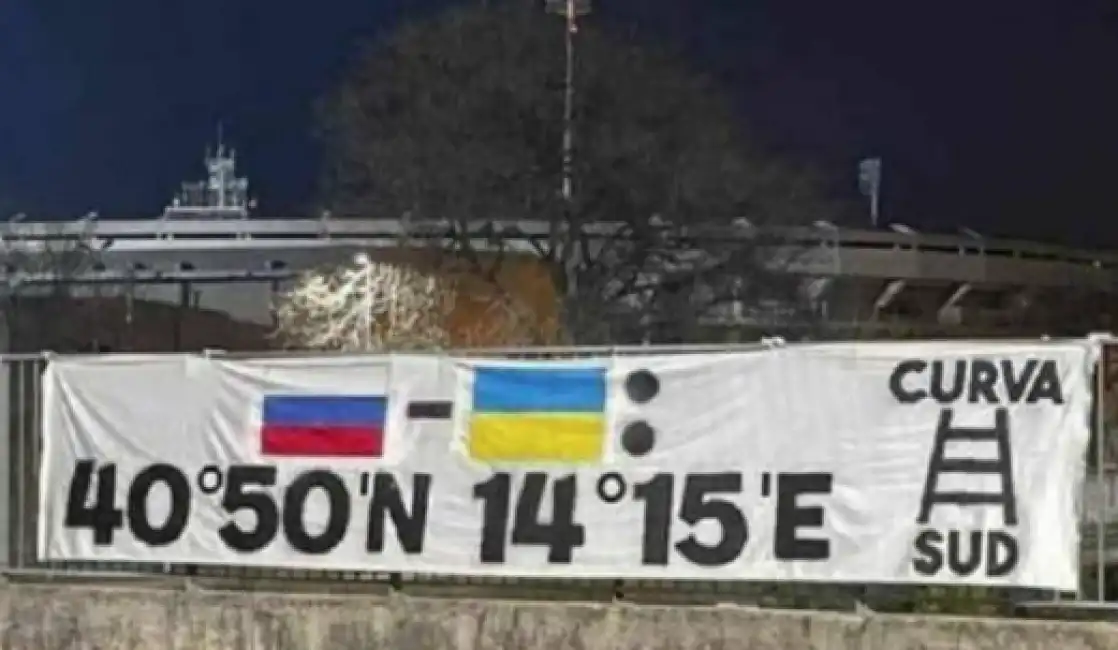 striscioni tifosi verona che incita a bombardare napoli