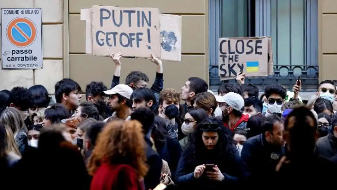 turisti russi bloccati in albergo