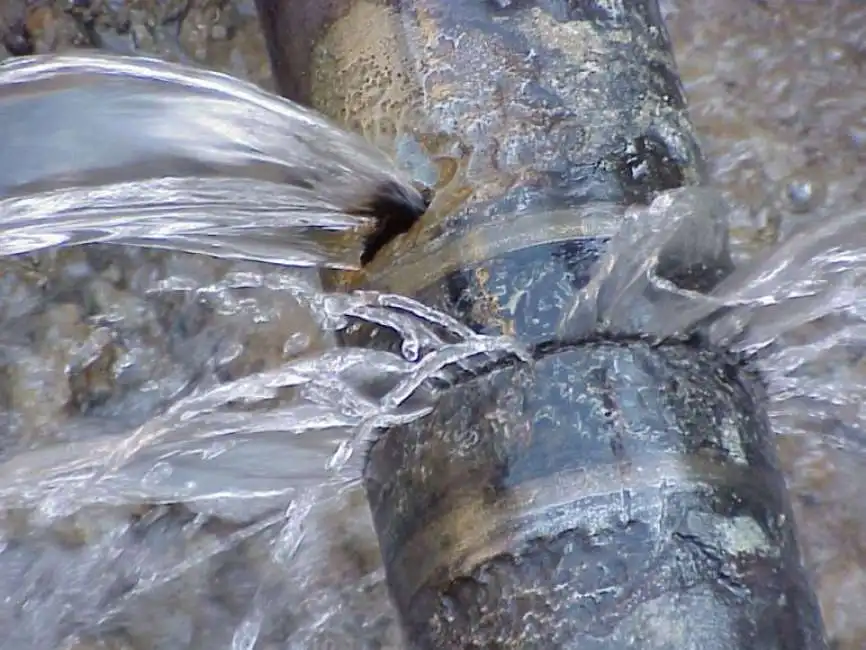 acquedotto rotto acqua siccita