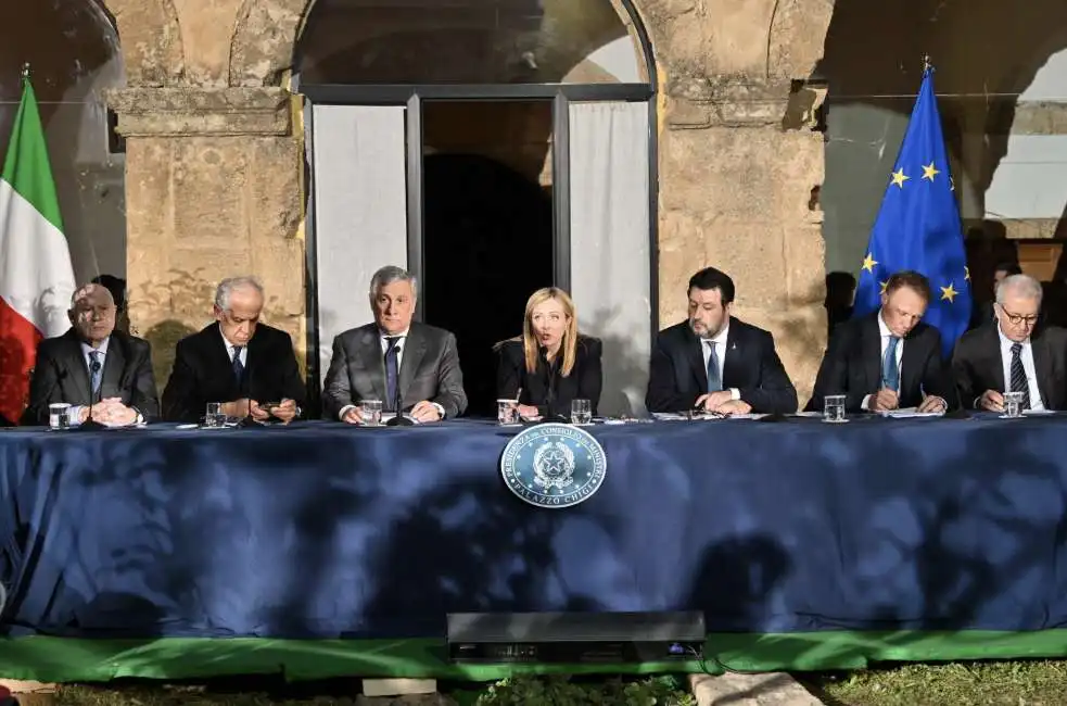 conferenza stampa dopo il cdm a cutro 1