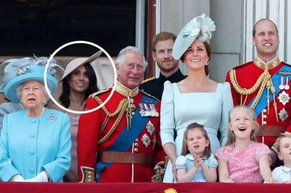 famiglia reale balcone buckingham palace