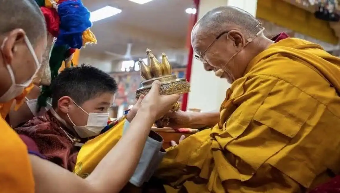 il dalai lama e il suo successore 