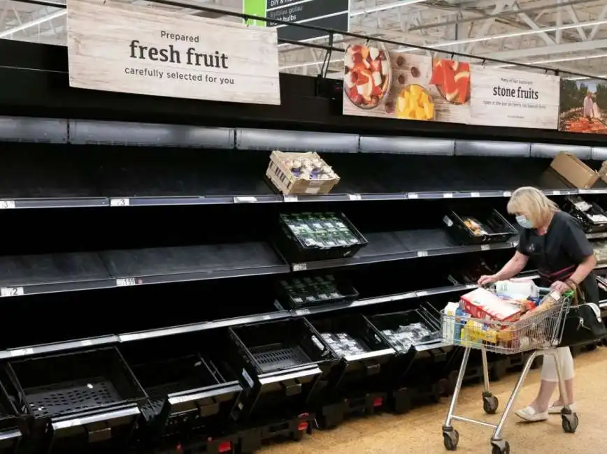 scaffali vuoti supermercati inghilterra brexit regno unito