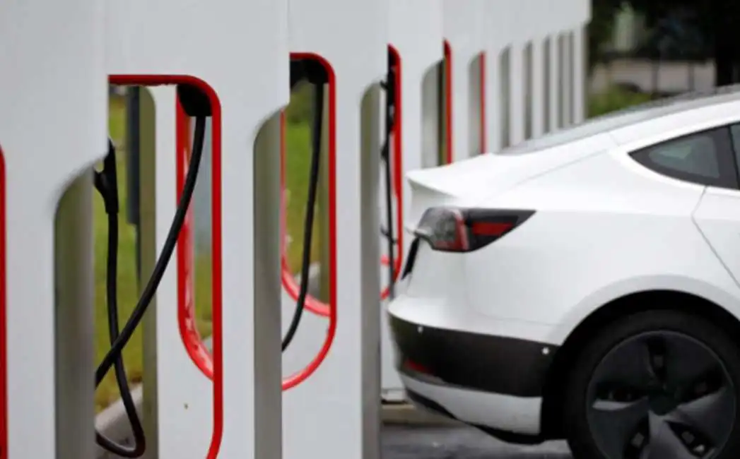 stazione di ricarica tesla