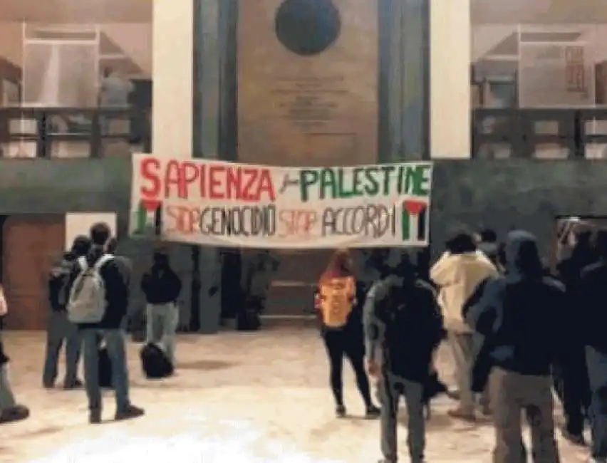 studenti pro palestina occupano la sapienza