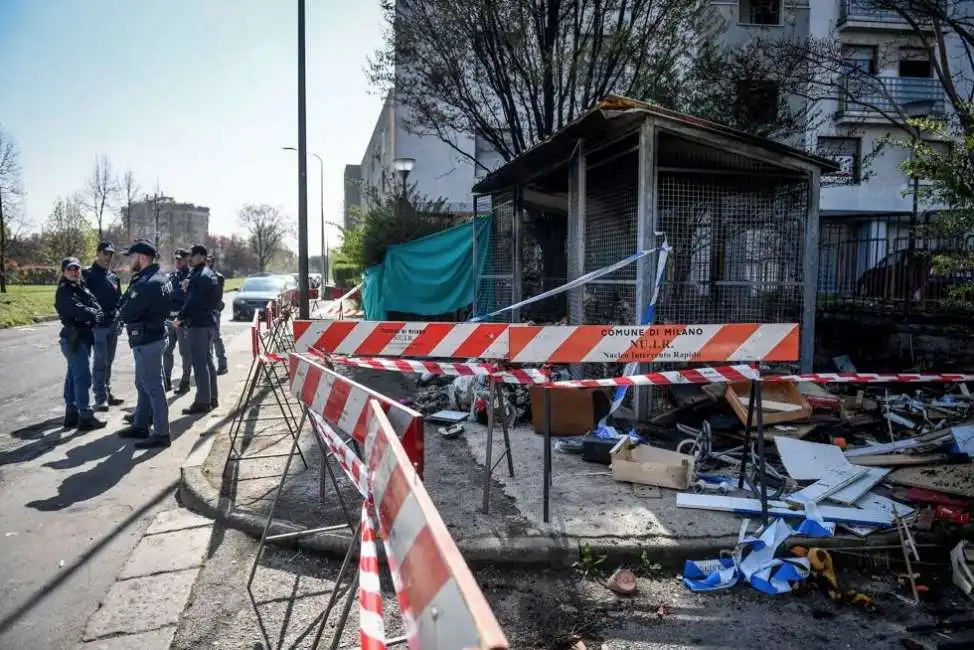 bovisasca corpo decapitato e carbonizzato milano 