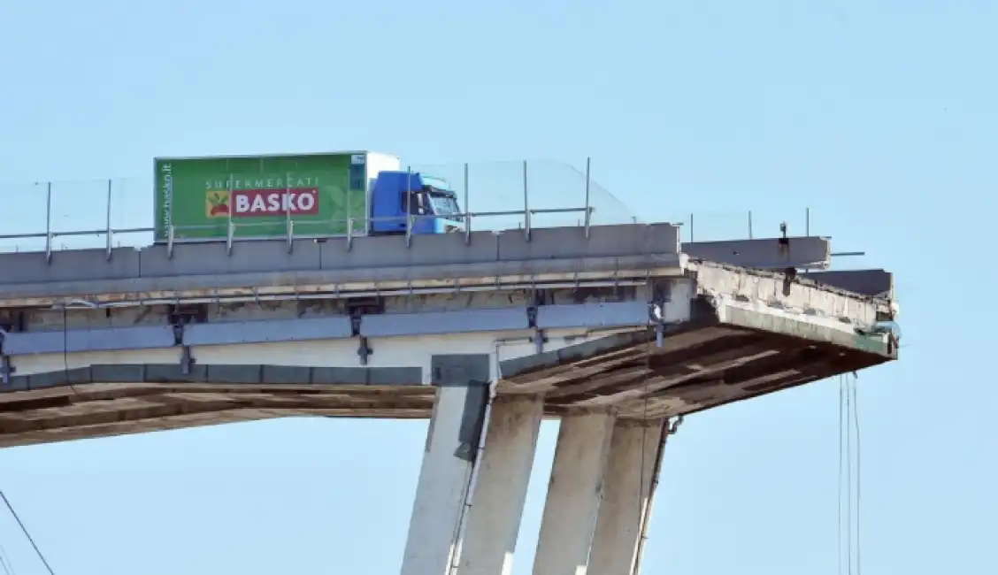 camion basko ponte morandi