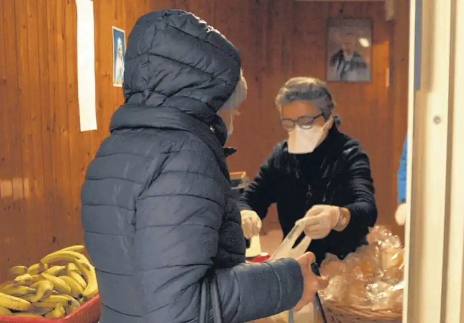 cibo aiuti famiglia caritas