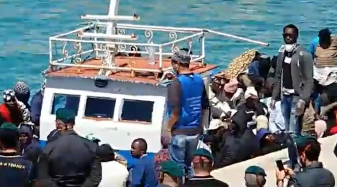 lampedusa sbarco migranti