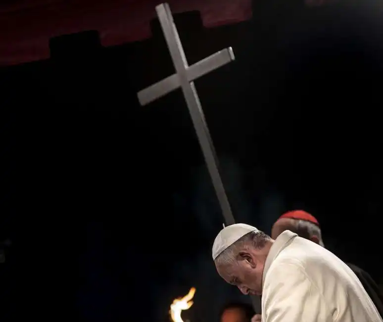 via crucis papa francesco pasqua