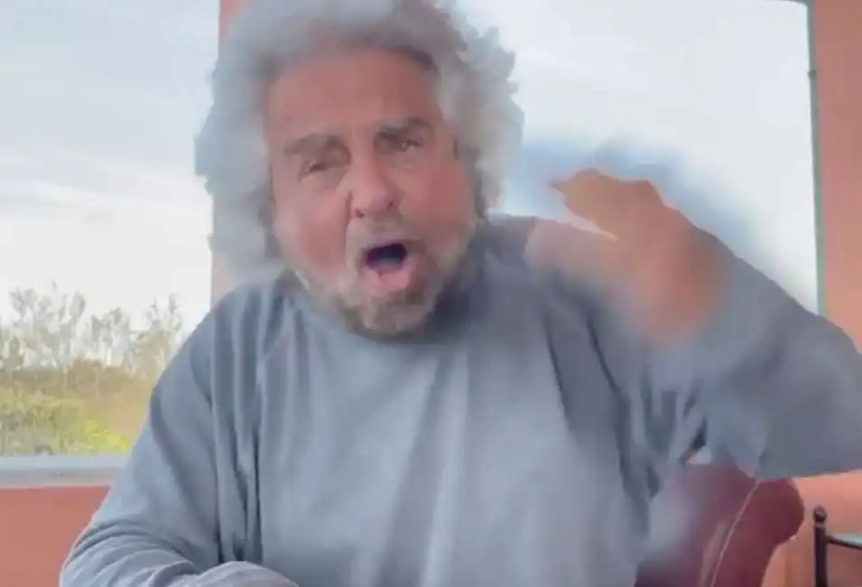 beppe grillo nel video a difesa del figlio ciro