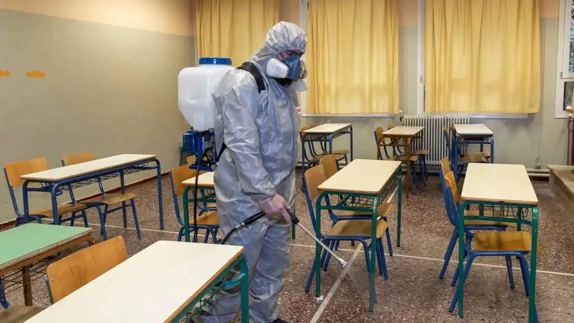 coronavirus - sanificazione nelle scuole 