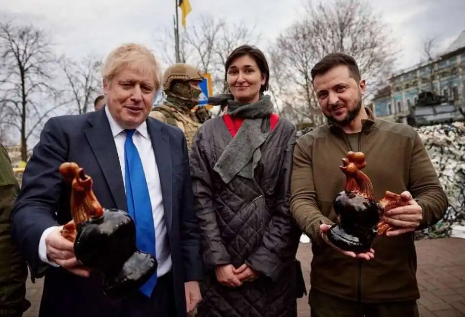 boris johnson e zelensky a kiev