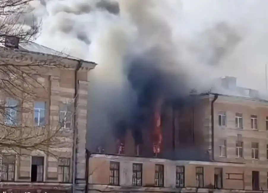 incendio nell istituto di ricerca per la difesa aerospaziale del cremlino a tver - 3 tver russia centro missile incendio nell istituto di ricerca per la difesa aerospaziale del cremlino 