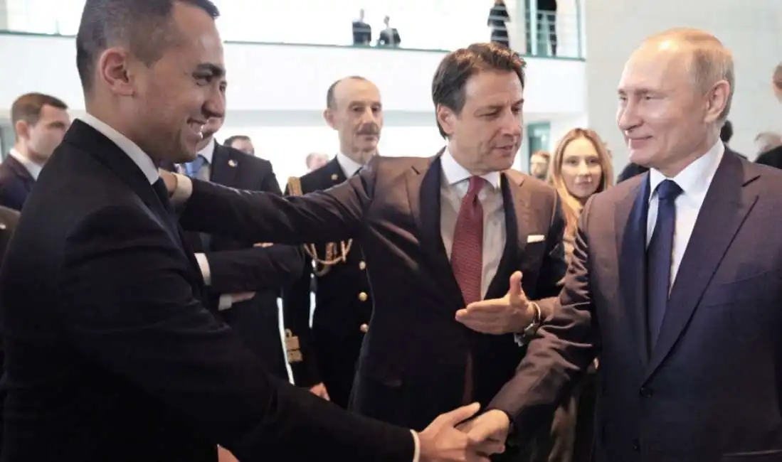 luigi di maio e giuseppe conte con vladimir putin 