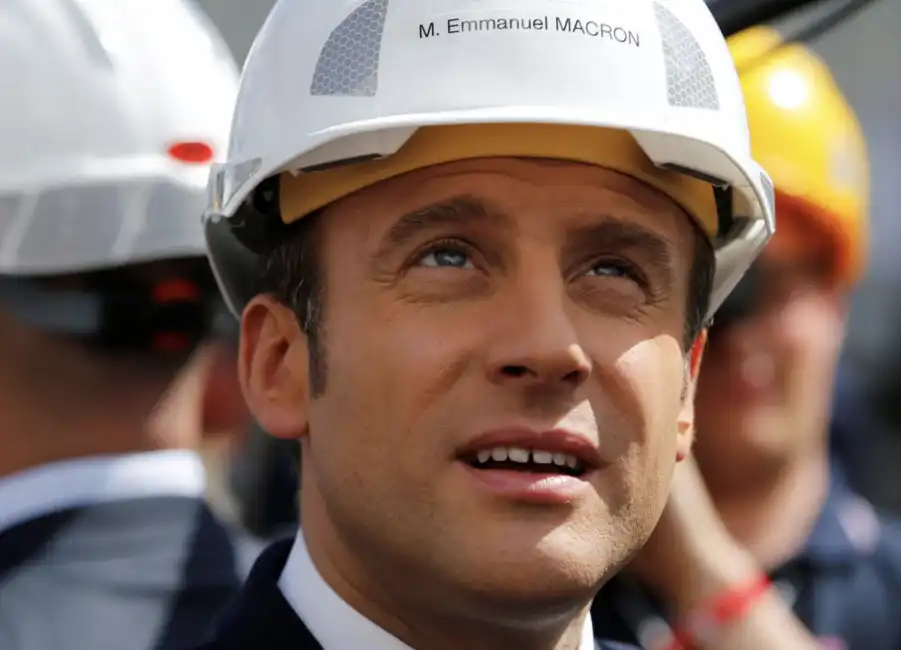 macron casco