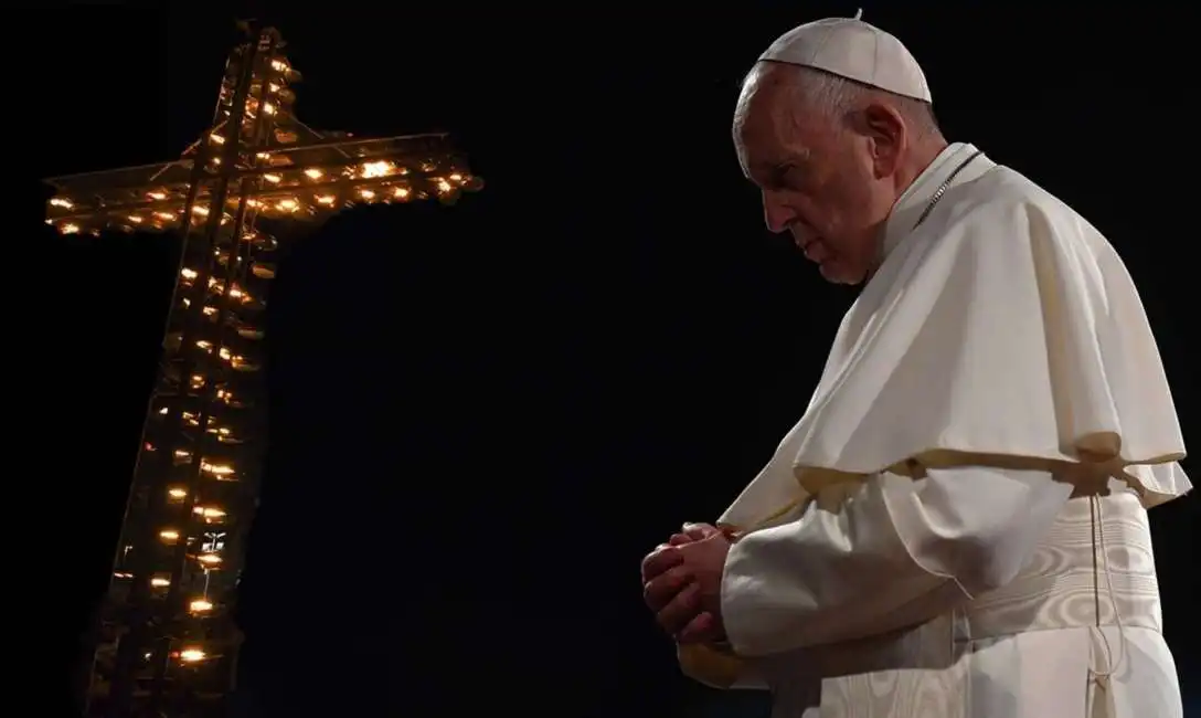 papa francesco via crucis