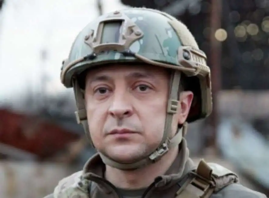 zelensky elmetto