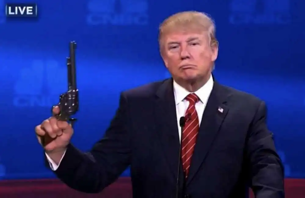 donald trump pistola