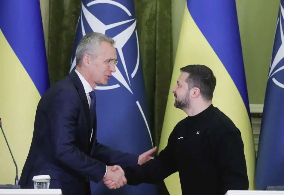 jens stoltenberg volodymyr zelensky kiev ucraina nato 