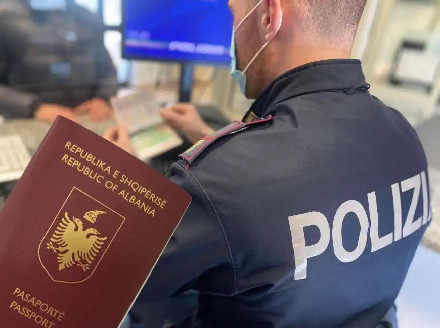 passaporto albanese falso questura firenze