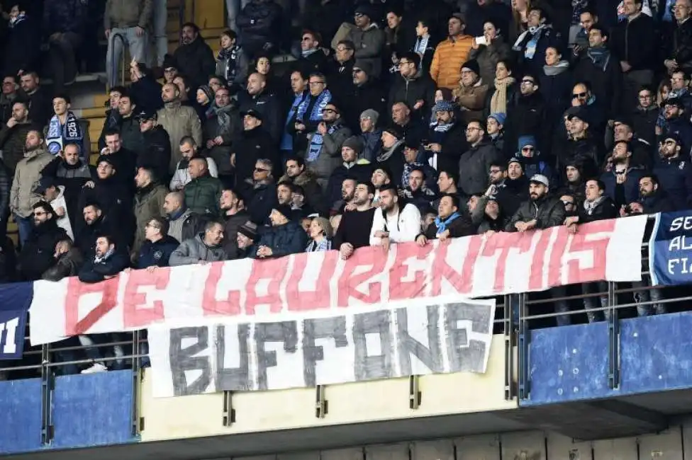 striscione contro de laurentiis