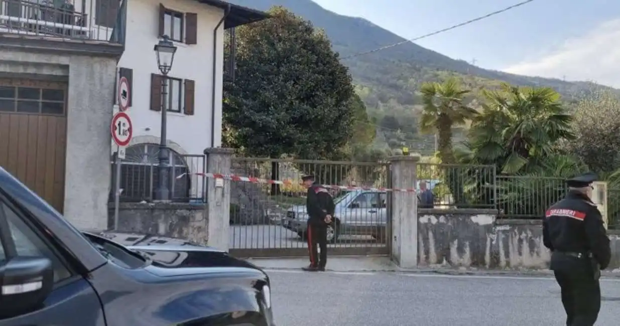 vignole di arco aggressione martello suicidio 