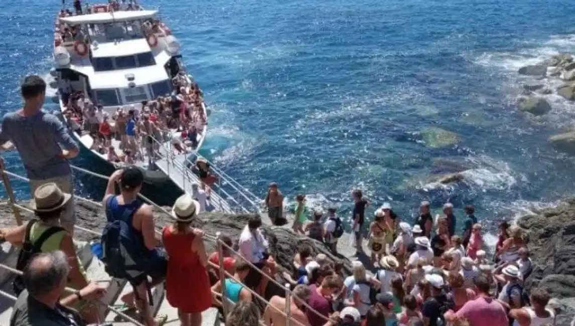 cinque terre turisti liguria