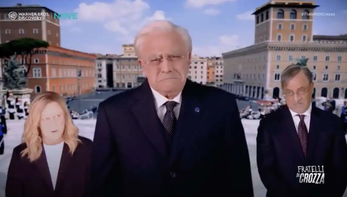 maurizio crozza imita sergio mattarella tra meloni e la russa