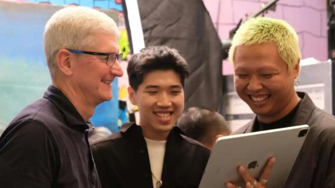 tim cook in vietnam apple 