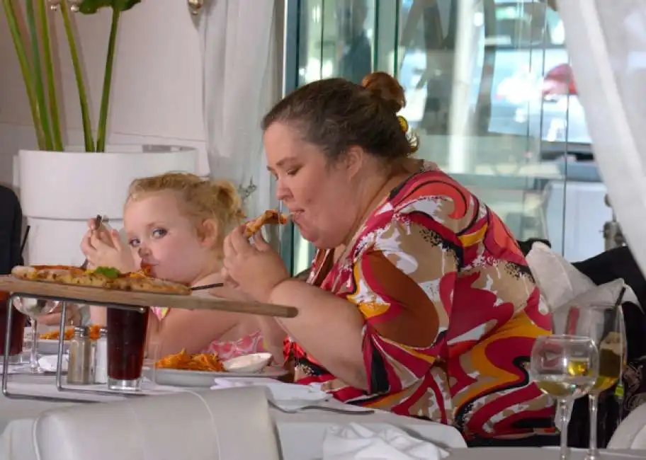 honey boo boo mangia con la madre obesi obesita ciccioni