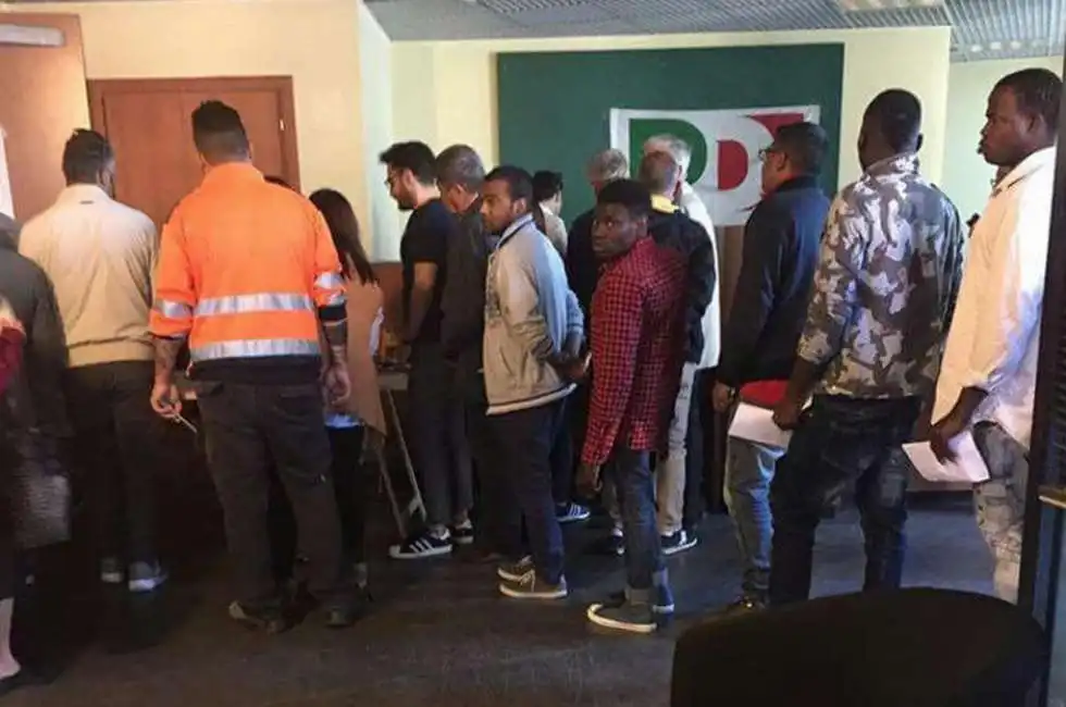 immigrati alle primarie pd di ercolano