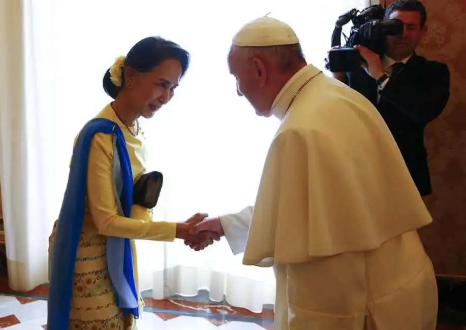  papa bergoglio aung san suu kyi