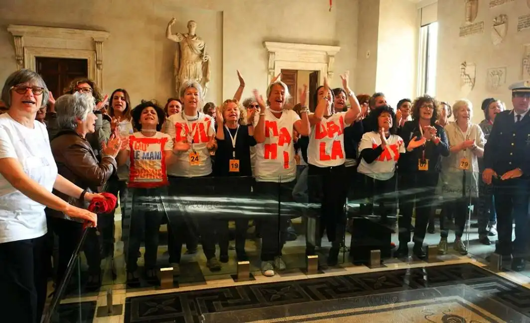 la protesta per la casa internazionale delle donne