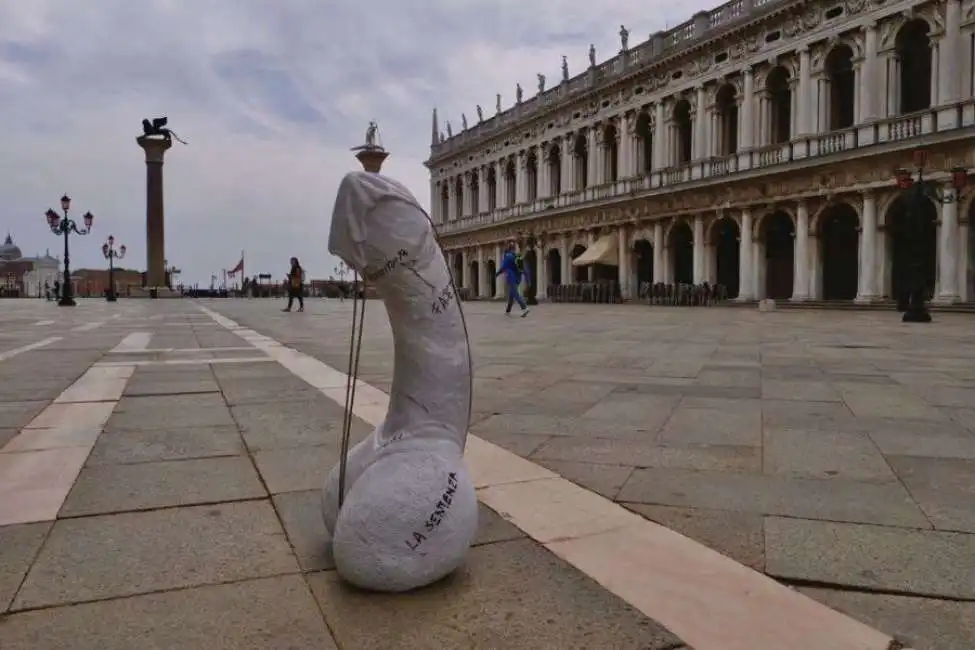 fallo in marmo a piazza san marco