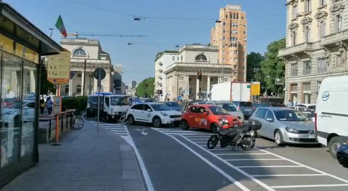 fase due - traffico a porta venezia a milano coronavirus