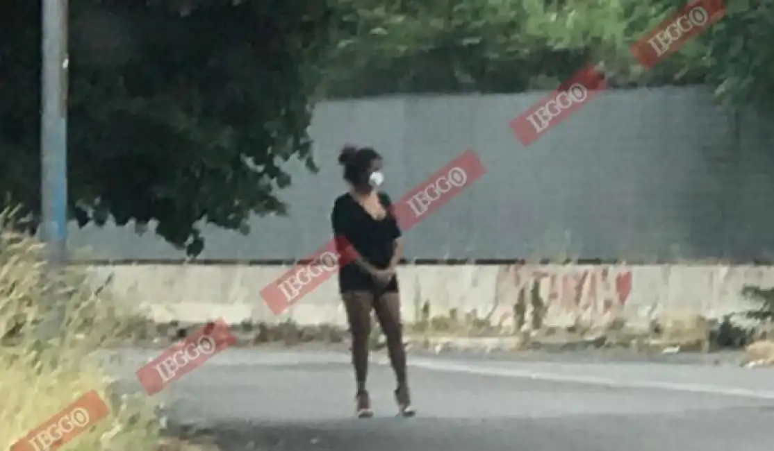 prostitute con mascherina a roma