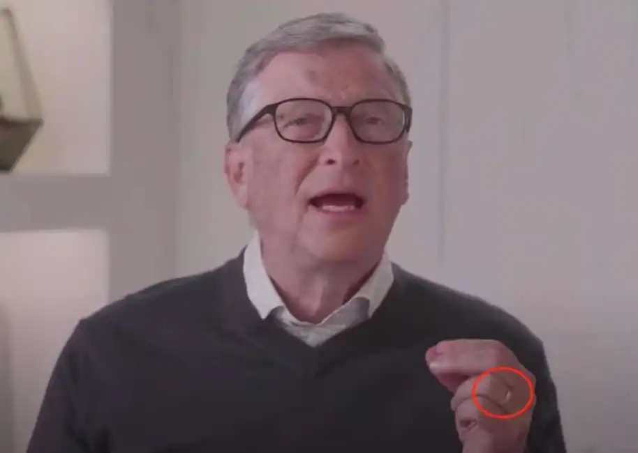 bill gates con la fede al dito parla al global health summit 2