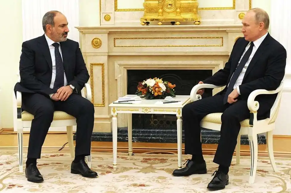 nikol pashinyan con putin 2