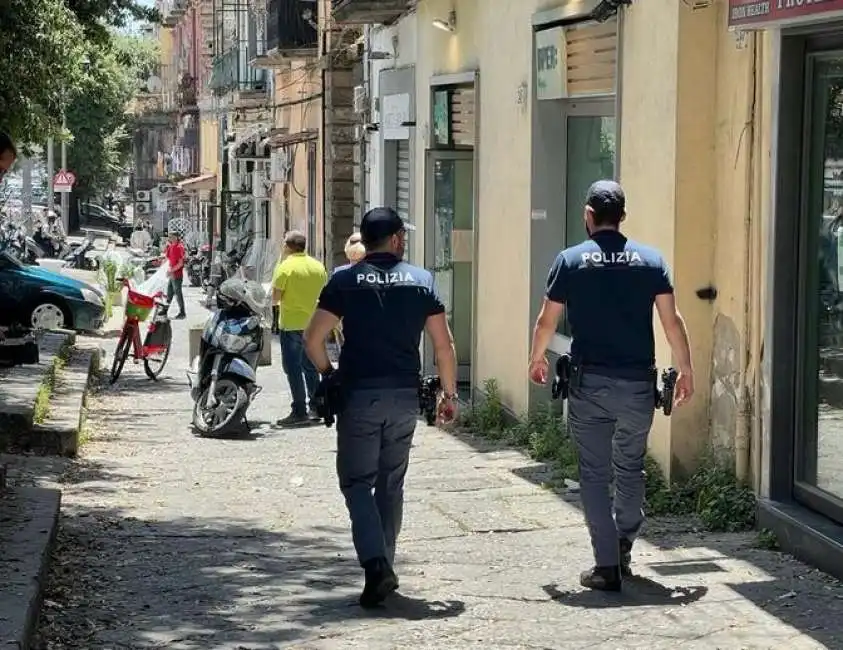 ragazze aggredite a napoli con acido 1