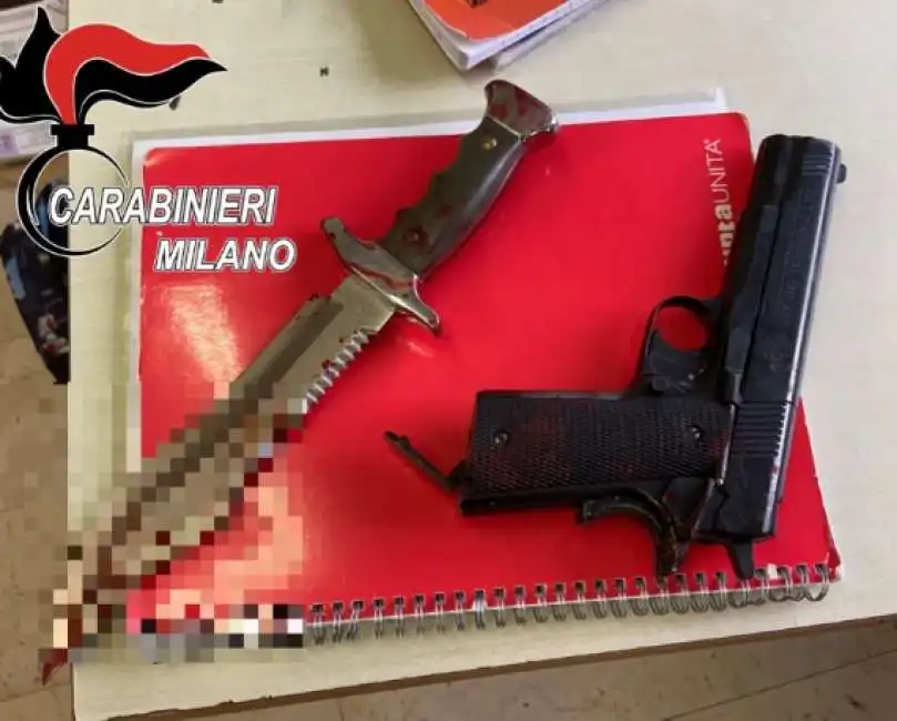 coltello pistola finta studente 16enne di abbiategrasso milano scuola