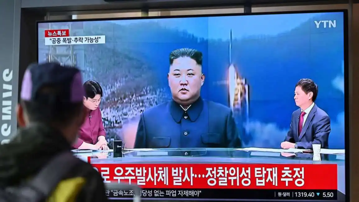 corea del nord lancio satellite spia kim jong un