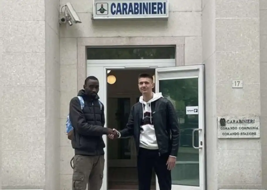 gambiano trova portafoglio e lo restituisce al proprietario - treviso 