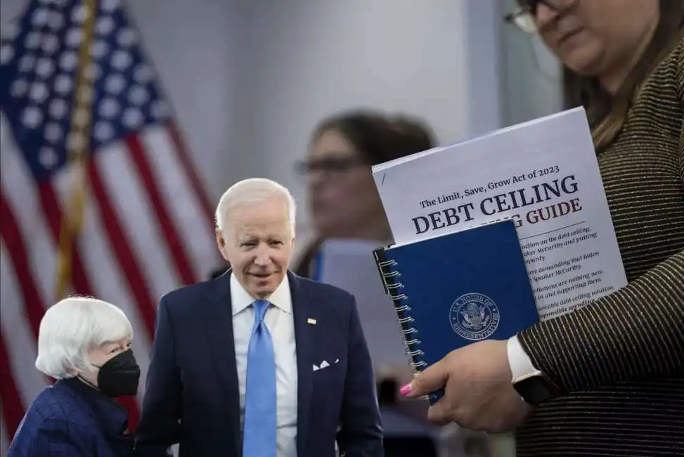 janet yellen joe biden debito default 