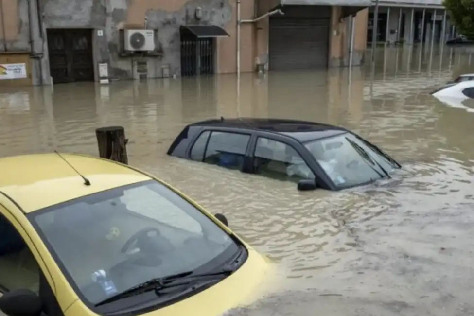 macchine emilia romagna alluvione ravenna