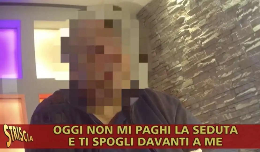 mental coach beccato da striscia la notizia mentre fa il porco con una paziente 