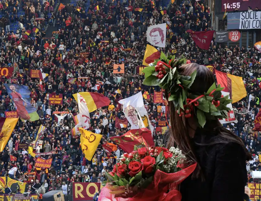 roma studentessa europa league papa budapest laurea finale