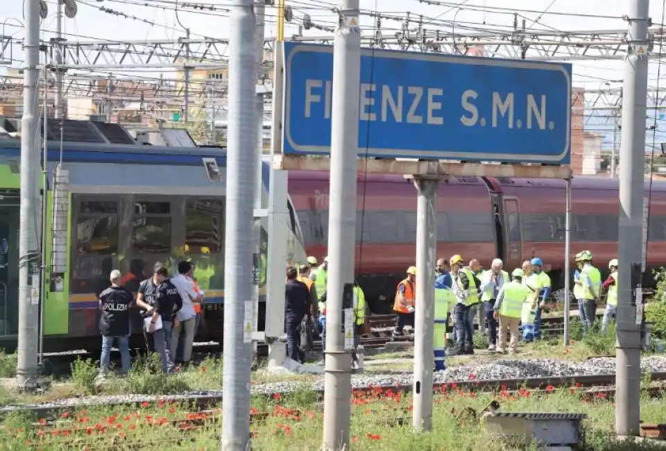 treno deragliato a firenze santa maria novella